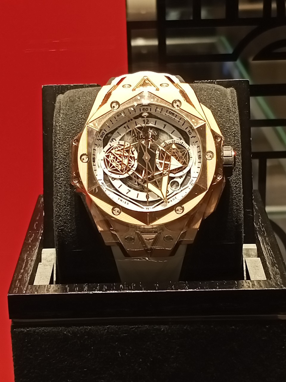 高雄名錶手錶精品名牌包包借款-590慶豐當舖提供高雄手錶借款,高雄名錶借款,左營手錶借款,左營名錶借款,前金名牌包包,新興手錶典當,楠梓手錶當降利息,鼓山手錶借款利息低,三民手錶借款推薦,前鎮名牌包包當舖推薦,小港手錶借款當舖,鳳山手錶借款,鳥松手錶借款,大社,仁武手錶借款額度,台南手錶借款,屏東鑽石借款等當舖,手錶借款借款需求,找高雄左營附近當舖133