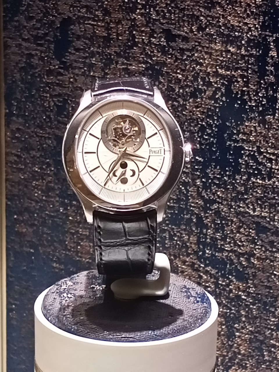 高雄名錶手錶精品名牌包包借款-590慶豐當舖提供高雄手錶借款,高雄名錶借款,左營手錶借款,左營名錶借款,前金名牌包包,新興手錶典當,楠梓手錶當降利息,鼓山手錶借款利息低,三民手錶借款推薦,前鎮名牌包包當舖推薦,小港手錶借款當舖,鳳山手錶借款,鳥松手錶借款,大社,仁武手錶借款額度,台南手錶借款,屏東鑽石借款等當舖,手錶借款借款需求,找高雄左營附近當舖139