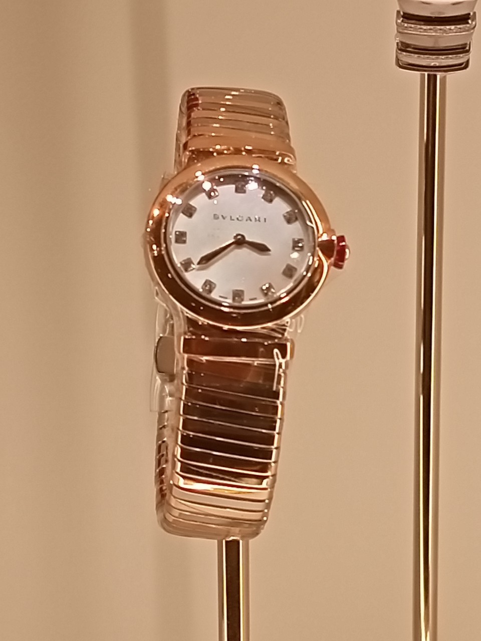 高雄名錶手錶精品名牌包包借款-590慶豐當舖提供高雄手錶借款,高雄名錶借款,左營手錶借款,左營名錶借款,前金名牌包包,新興手錶典當,楠梓手錶當降利息,鼓山手錶借款利息低,三民手錶借款推薦,前鎮名牌包包當舖推薦,小港手錶借款當舖,鳳山手錶借款,鳥松手錶借款,大社,仁武手錶借款額度,台南手錶借款,屏東鑽石借款等當舖,手錶借款借款需求,找高雄左營附近當舖143