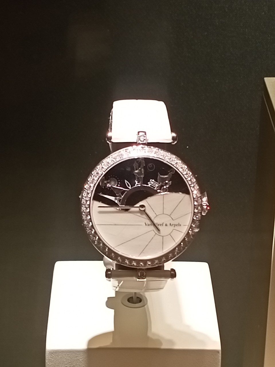 高雄名錶手錶精品名牌包包借款-590慶豐當舖提供高雄手錶借款,高雄名錶借款,左營手錶借款,左營名錶借款,前金名牌包包,新興手錶典當,楠梓手錶當降利息,鼓山手錶借款利息低,三民手錶借款推薦,前鎮名牌包包當舖推薦,小港手錶借款當舖,鳳山手錶借款,鳥松手錶借款,大社,仁武手錶借款額度,台南手錶借款,屏東鑽石借款等當舖,手錶借款借款需求,找高雄左營附近當舖25